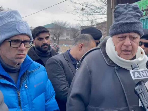 Dr. Farooq, Omar Abdullah greet people on Urs of Hazrat Baba Nizam Ud Din Qayanwai Naqshbandi (RA)