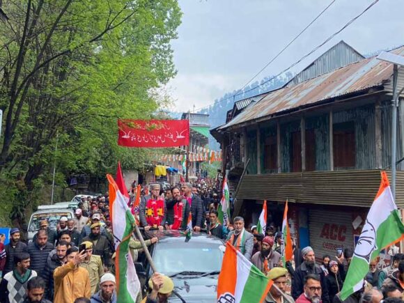 Today JKNC VP Omar Abdullah received a very warm welcome at Khadi-Banihal.