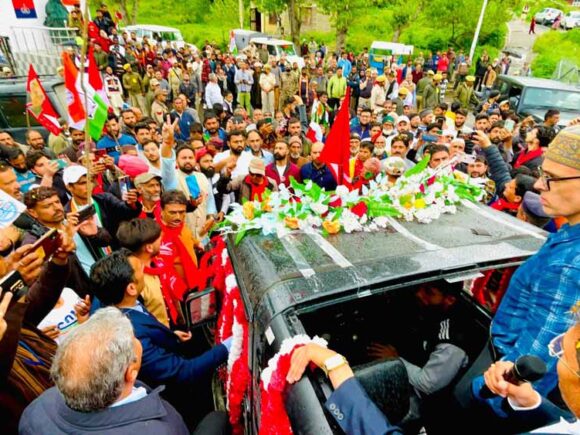 Thousands gather to extend a hearty welcome to JKNC VP Omar Abdullah in Ramban