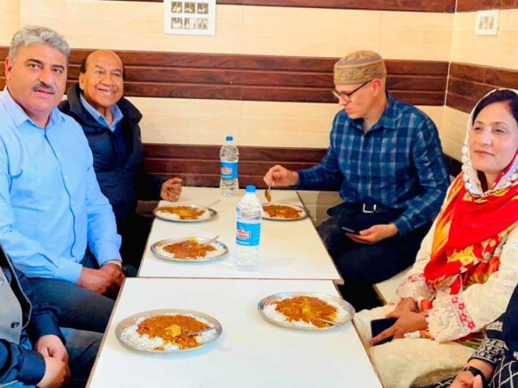 JKNC VP Omar Abdullah, along with Party colleagues takes a savory pit stop for Rajma Chawal at Peerah while en route to Doda!