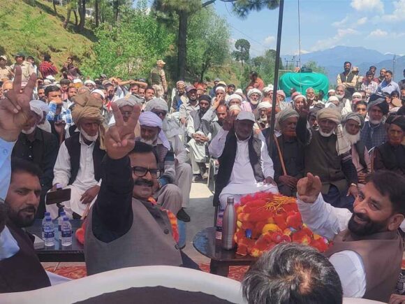 President J&K National Conference Pir Panjal Zone Javed Rana , accompanied by Former MLA Surankote Ch. Mohd Akram Lassanvi , were warmly welcomed as they reached Jaran Wali Gali Mendhar.