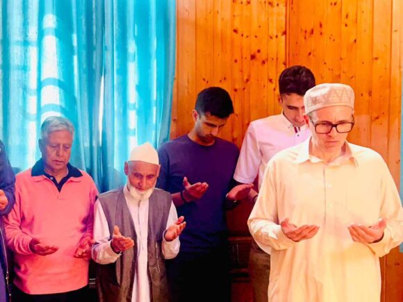 JKNC VP Omar Abdullah paid obeisance at the revered shrine of Hazrat Haji Molvi Ghulam Mohiudeen Khan Naqshbandi