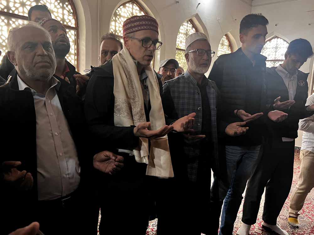 JKNC VP Omar Abdullah along with Party colleagues paid obeisance at the revered shrine of Hazrat Sheikh Ahmad Sahib (RA) Kanihama, in Beerwah. He prayed for peace and prosperity to prevail in J&K.