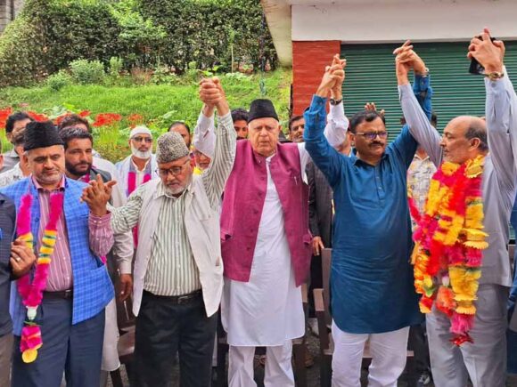 A delegation from Mehandar, led by former MLA and National Conference candidate Mr. Javaid Rana, met with party president Dr. Farooq Abdullah at his residence in Gupkar.