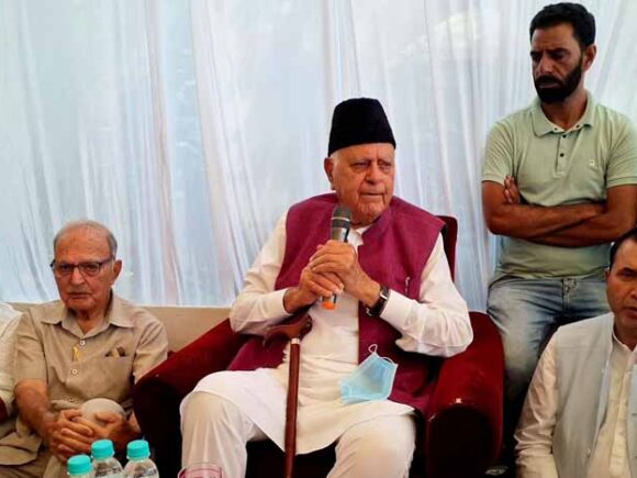 KNC president Dr. Farooq Abdullah paid a visit to the bereaved family of Mr. Farooq Ahmad Shah, the National Conference