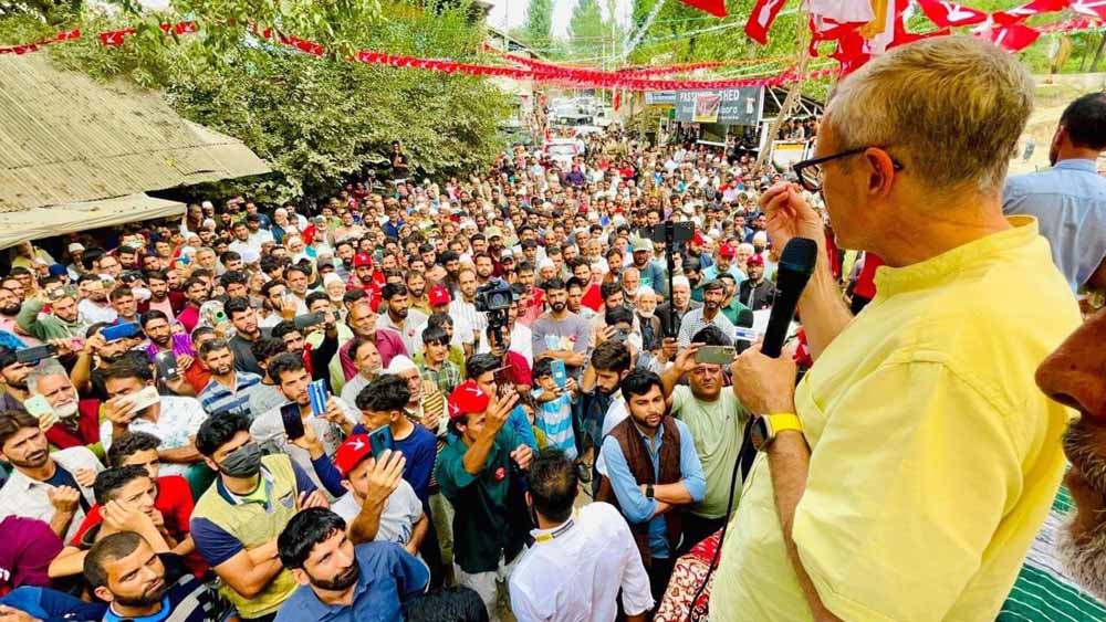 JKNC Vice President and Candidate from Budgam Omar Abdullah, along with MP Aga Syed Ruhullah Mehdi, launched a roadshow in Budgam constituency.