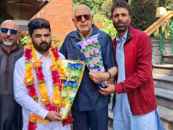 JKNC President Dr. Farooq Abdullah warmly welcomed prominent youth leader Tawseef Irshad Khan, who joined the party from Apni Party