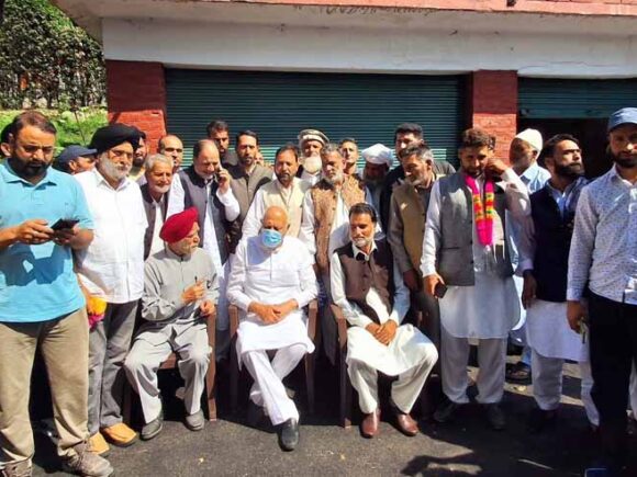 Dr. Farooq welcomes scores of PDP, Apni Party activists into NC