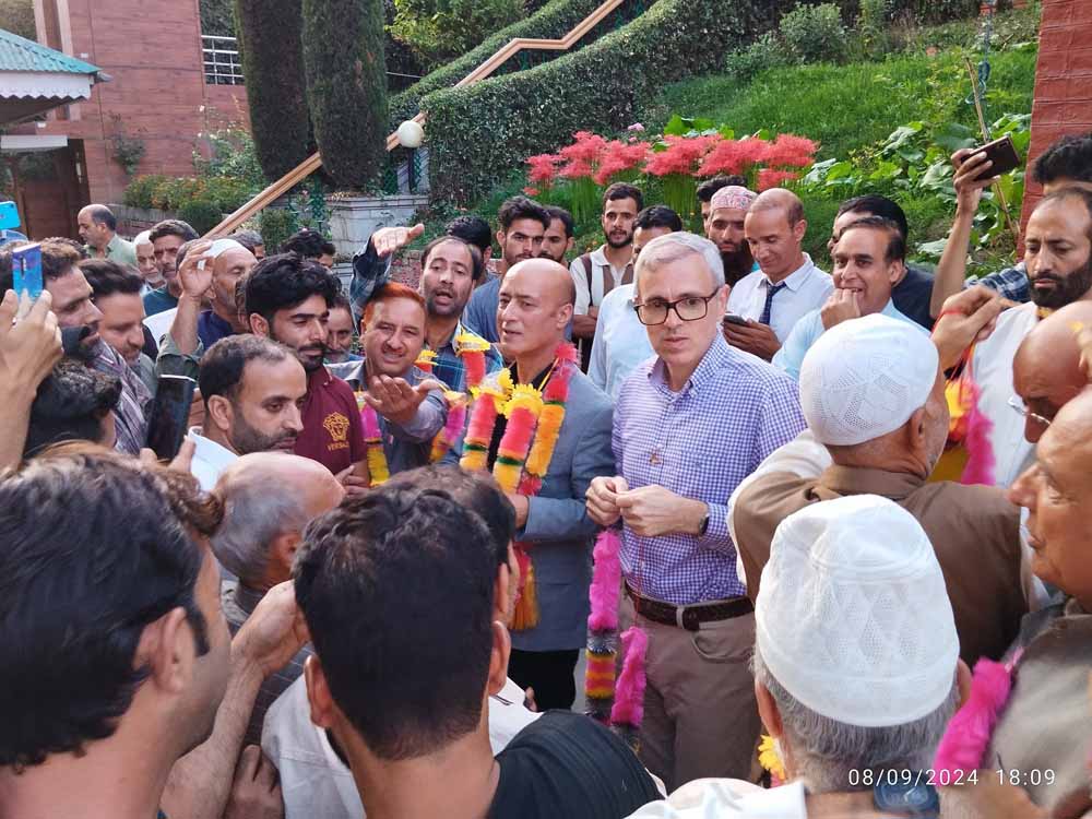 Omar Abdullah welcomes DDC Chairman Pulwama Syed Abdul Bari Andrabi into NC