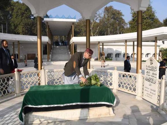 Chief Minster designate Omar Abdullah offered Fatiha khawani at Mazarat-e-Anwar