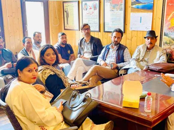 Tanvir Sadiq chairs meeting of media, SM functionaries 